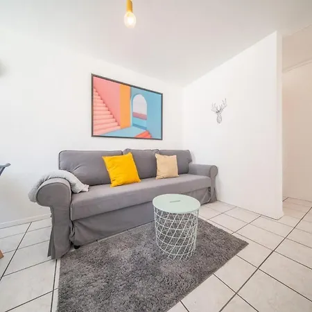 Super Hyper Center Pedestrian Street Wifi Apartment *